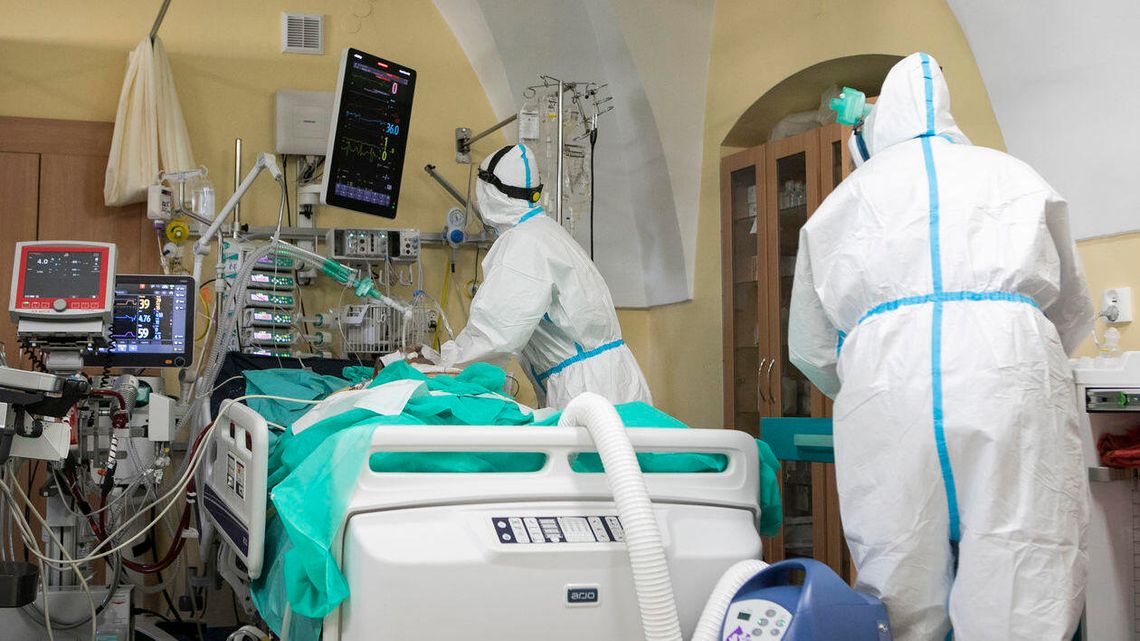 Koronawirus. Nadal bardzo dużo zachorowań i zgonów