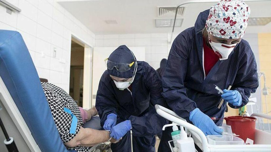 Koronawirus. Najnowsze dane, a rzecznik rządu ostrzega przed obostrzeniami