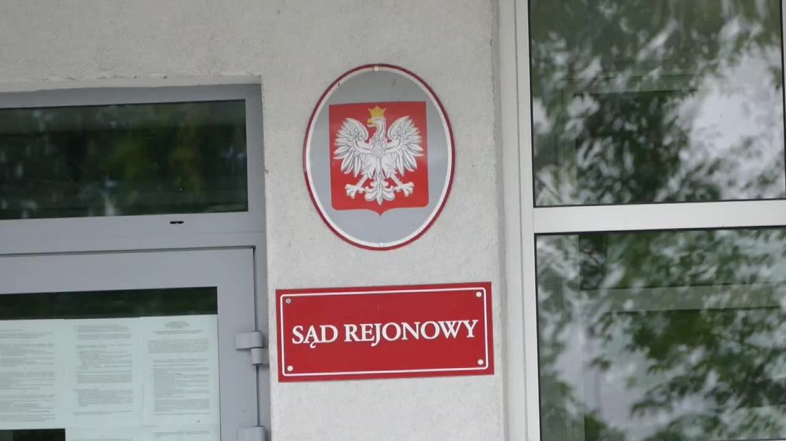 Koronawirus. Nie chciała obsłużyć klienta bez maseczki. Została ukarana i znów stanie przed sądem Koronawirus. Nie chciała obsłużyć klienta bez maseczki. Została ukarana i znów stanie przed sądem