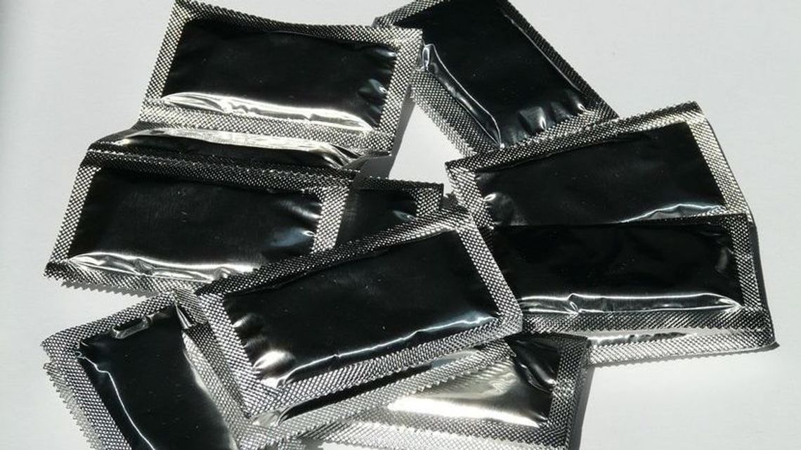 Koronawirus. Nieoczekiwany efekt Covid-19. Spadła sprzedaż prezerwatyw Koronawirus. Nieoczekiwany efekt Covid-19. Spadła sprzedaż prezerwatyw