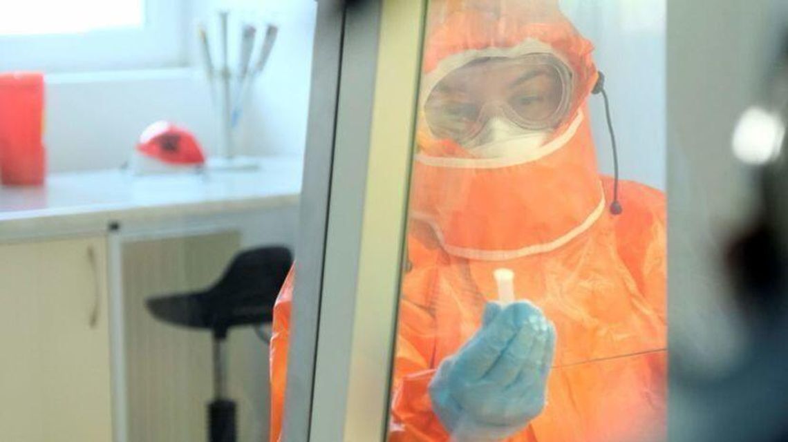 Koronawirus: Osocze ozdrowieńców na początek zostanie podane stu chorym Koronawirus: Osocze ozdrowieńców na początek zostanie podane stu chorym