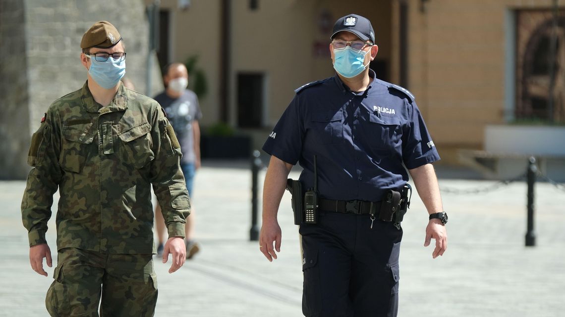 Koronawirus. Policja ukarała 19 tys. osób za brak maseczek