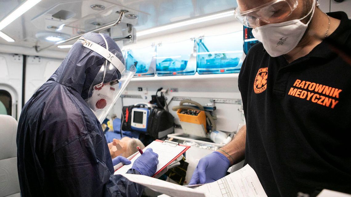 Koronawirus. Sanepid poszukuje osób, które były na wiecu wyborczym Andrzeja Dudy