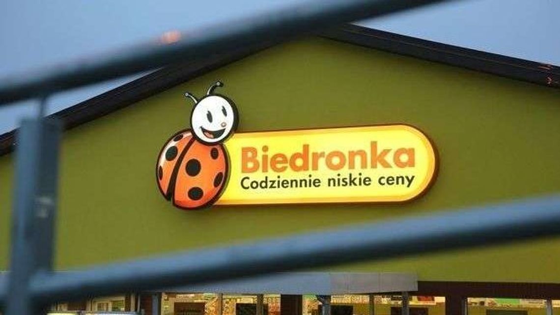 Koronawirus: Sklepy się zamykają albo skracają czas pracy. Klientów jest coraz mniej