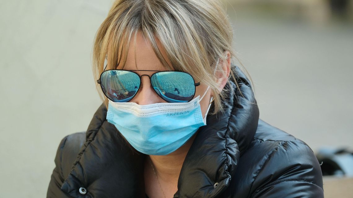 Koronawirus w Polsce: Będzie obowiązek zakrywania ust i nosa. "To nie musi być maseczka" Koronawirus w Polsce: Będzie obowiązek zakrywania ust i nosa. "To nie musi być maseczka"