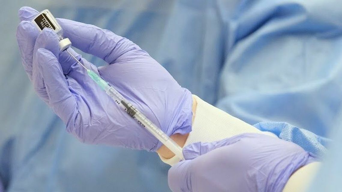 Koronawirus w Polsce. Czy warto przyjąć czwartą dawkę szczepionki?