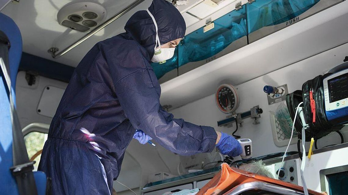 Koronawirus w Polsce. Ponad 10 tysięcy nowych zakażeń. Zmarło 438 osób Koronawirus w Polsce. Ponad 10 tysięcy nowych zakażeń. Zmarło 438 osób