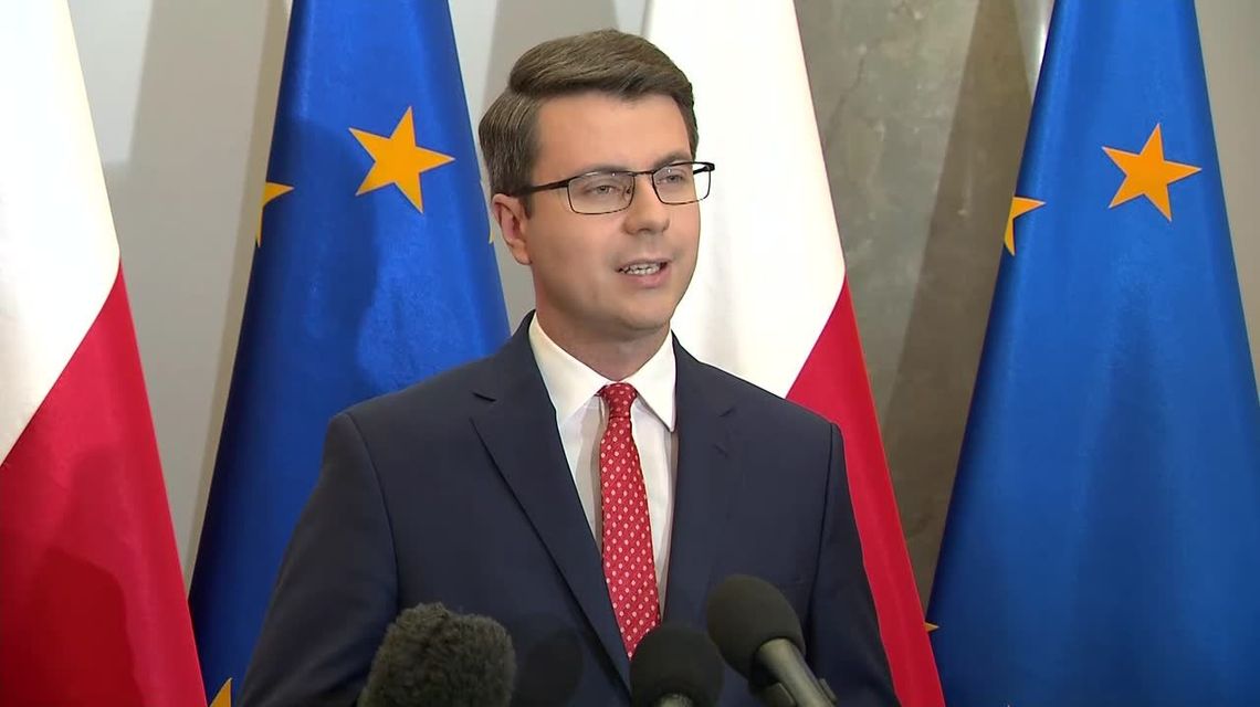 Koronawirus w Polsce. Rząd nie wyklucza przywrócenia obostrzeń w powiatach będących ogniskami zakażeń Koronawirus w Polsce. Rząd nie wyklucza przywrócenia obostrzeń w powiatach będących ogniskami zakażeń