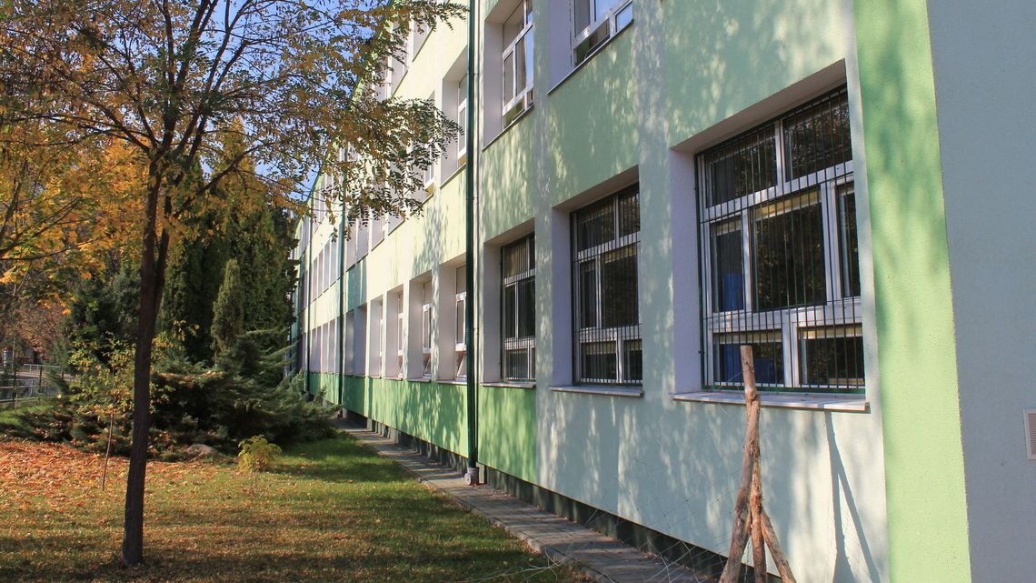 Koronawirus w szkole w Puławach. Część uczniów zostanie w domach