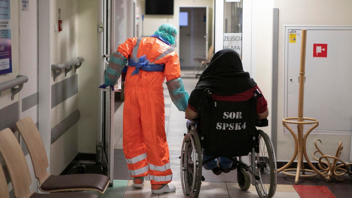 Koronawirus. W szpitalu w Lublinie zakażeni młodzi ludzie nie mają sił zejść z łóżka