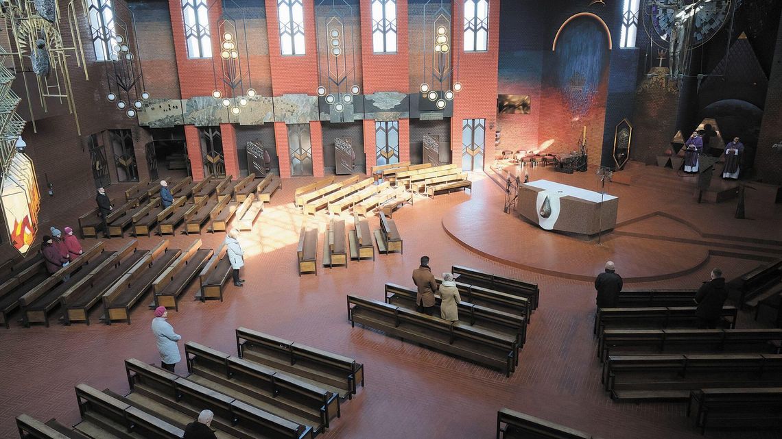 Koronawirus: Wierni zostali w domach. Kościoły w Lublinie świeciły pustkami Koronawirus: Wierni zostali w domach. Kościoły w Lublinie świeciły pustkami