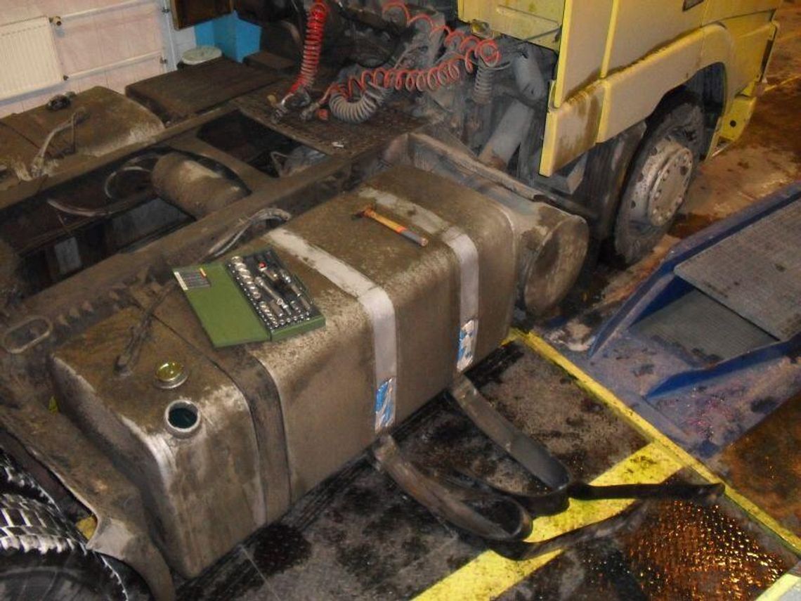 Koroszczyn: Papierosy przemycał w zbiornikach paliwa