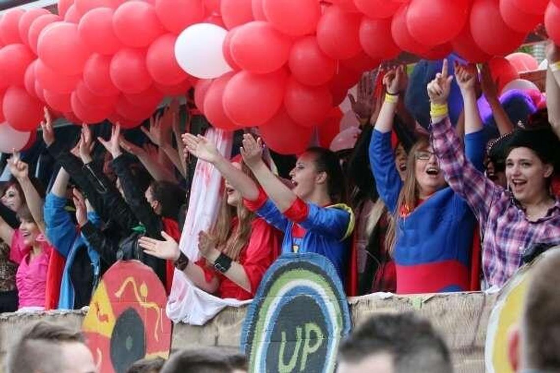 Korowód studentów przeszedł przez Lublin (wideo, zdjęcia) Korowód studentów przeszedł przez Lublin (wideo, zdjęcia)
