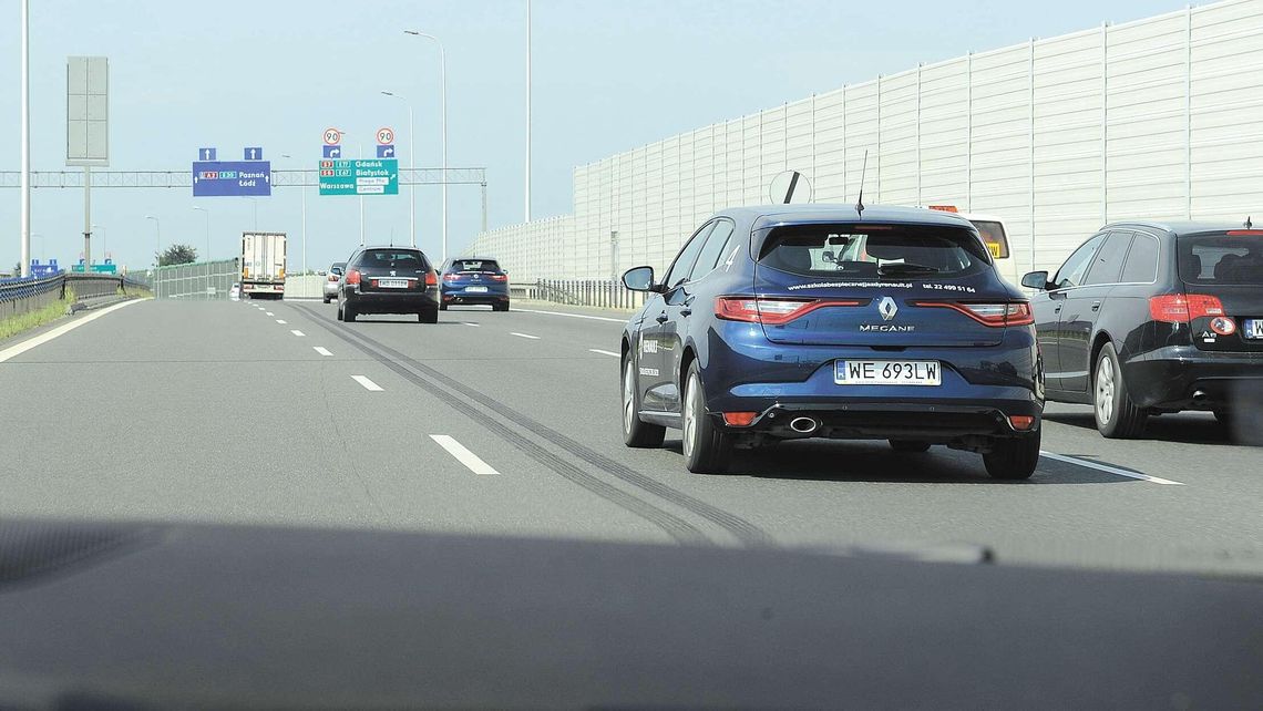 Korytarz życia na autostradzie. W jaki sposób powinni zachować się kierowcy?