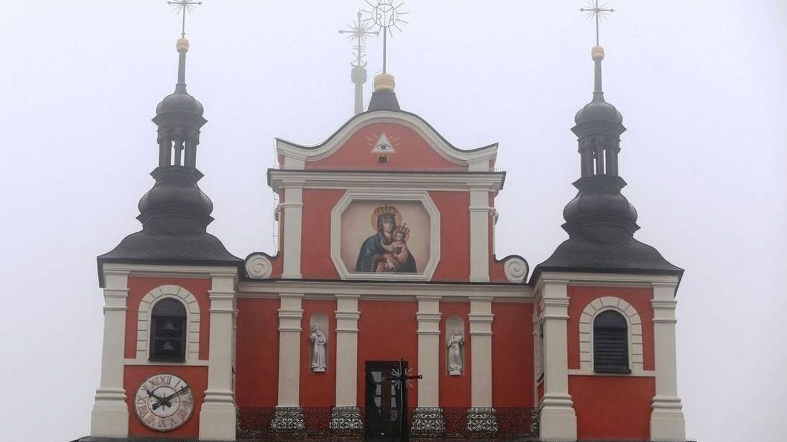 Kościół w Janowie Lubelskim wrócił do pierwotnych kolorów. Pawilon do wyburzenia Kościół w Janowie Lubelskim wrócił do pierwotnych kolorów. Pawilon do wyburzenia