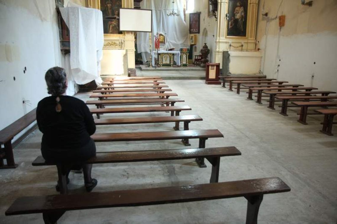 Kościoły pustoszeją. Jest coraz mniej wierzących?  Raport z woj. lubelskiego