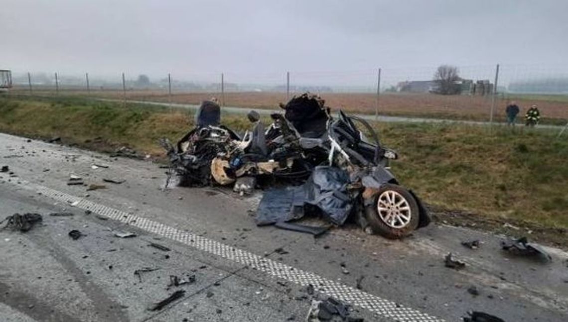 Koszmarny wypadek. BMW jechało pod prąd na S17. Zginęły dwie osoby