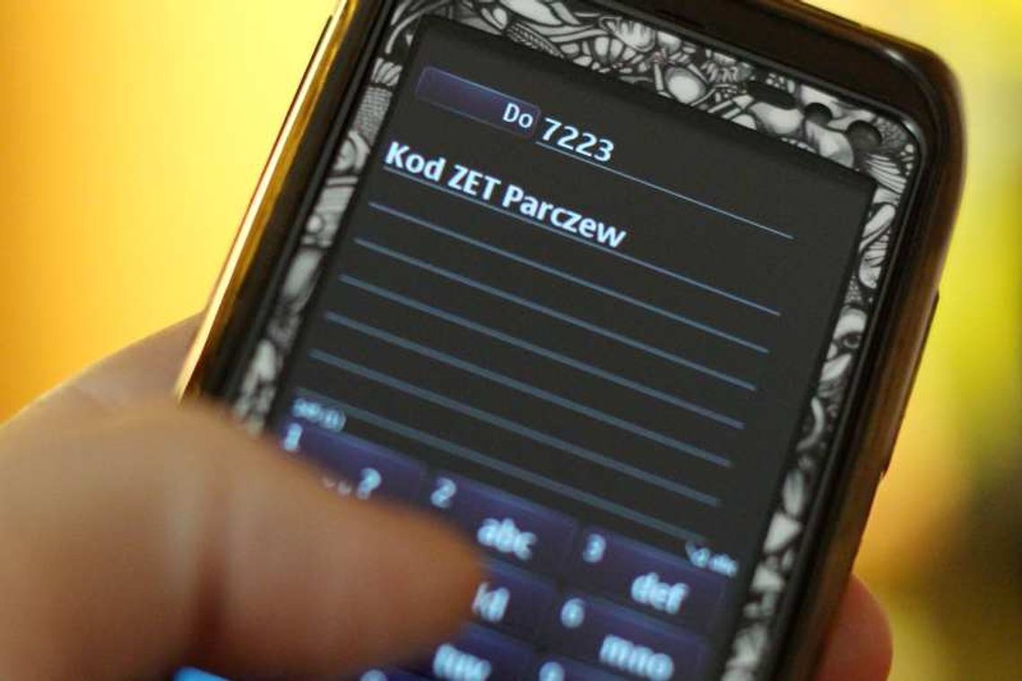 Kosztowne SMS-y ze służbowej komórki szefa strażaków