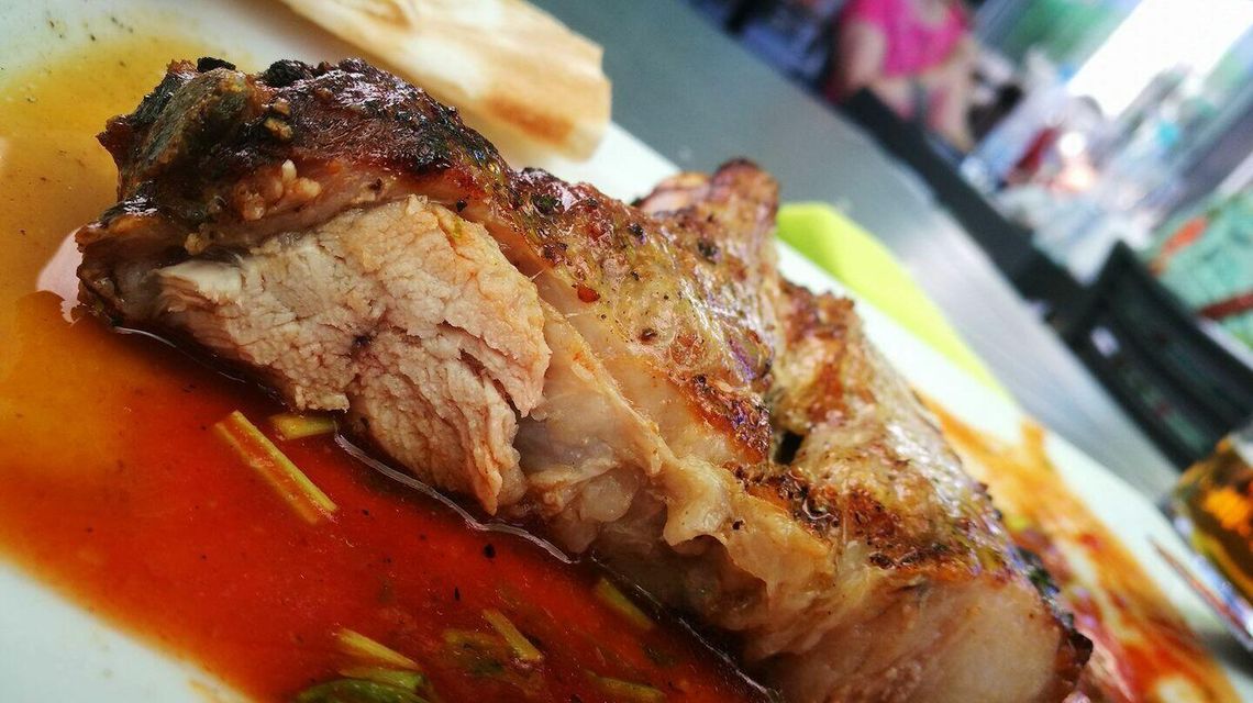 Kotlet na widelcu. Może być de volaille, po zamojsku albo ze śledzia Kotlet na widelcu. Może być de volaille, po zamojsku albo ze śledzia