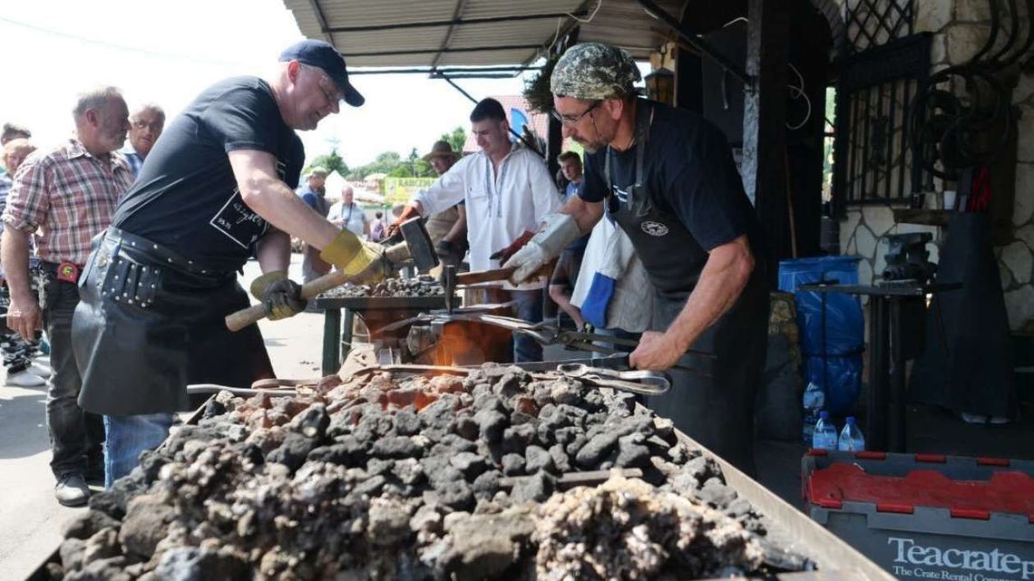 Kowale w Wojciechowie. Wśród atrakcji m.in. nocny pokaz kucia [ZDJĘCIA, PROGRAM]