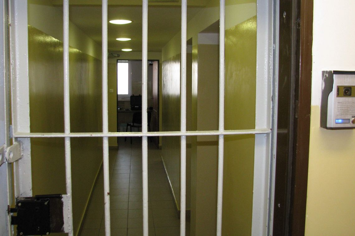 Kradł koło cmentarza, włamał się do samochodu swojego brata