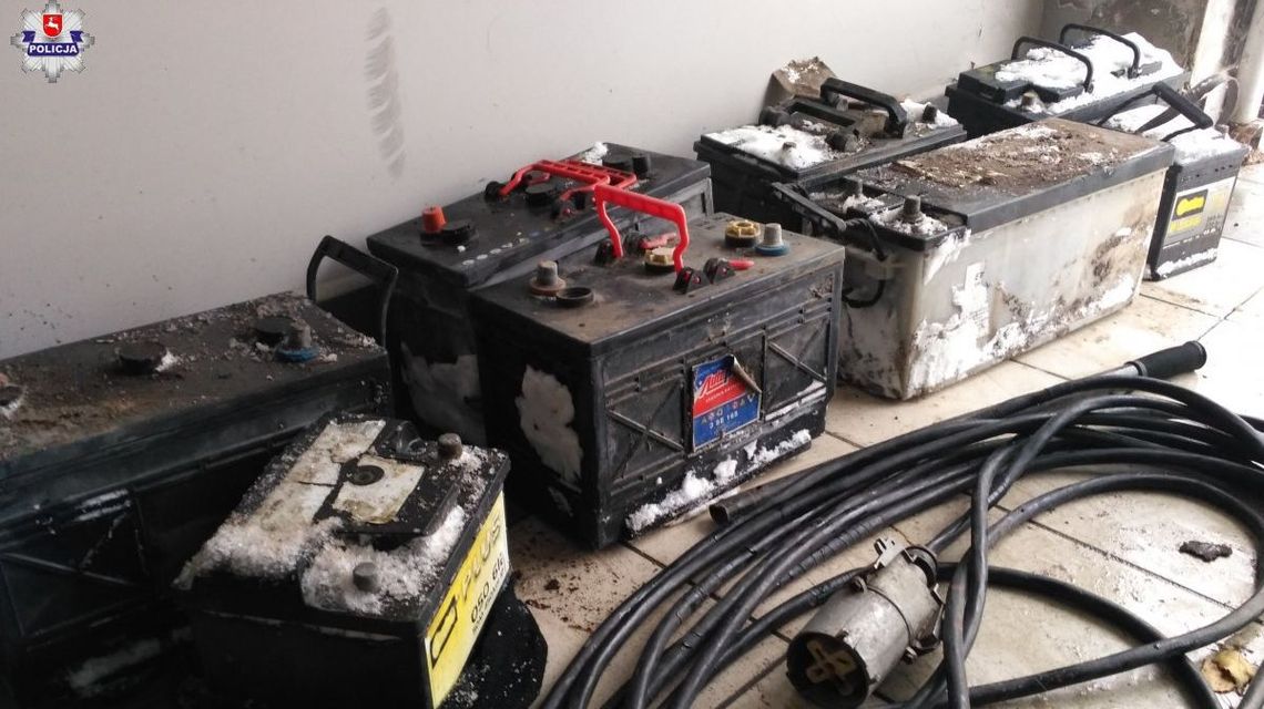Kradli akumulatory samochodowe. Odpowiedzą za to przed sądem