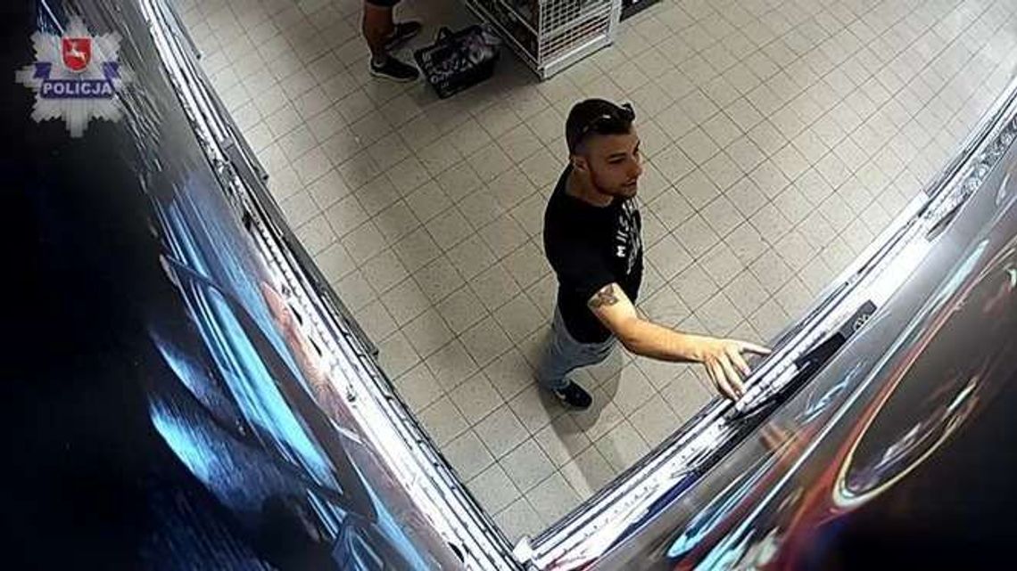 Kradli alkohol w supermarkecie. Nagrał ich monitoring (wideo)