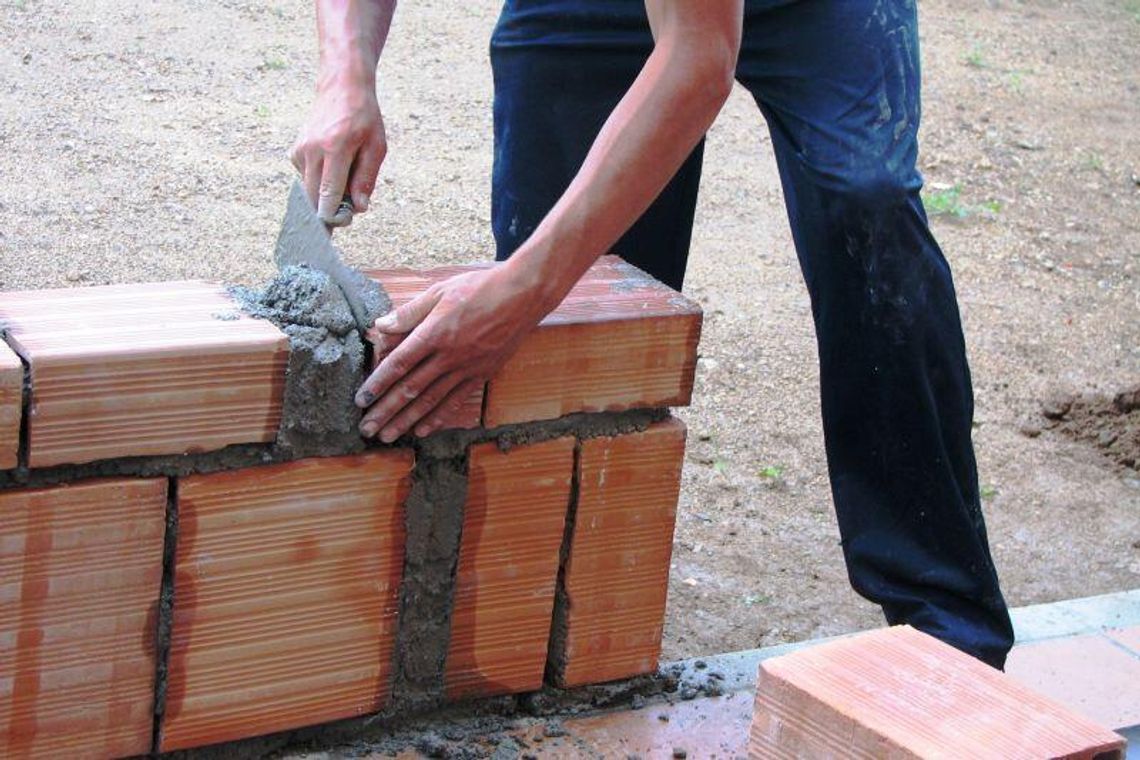 Kradli cement z kościoła. Wpadli na gorącym uczynku