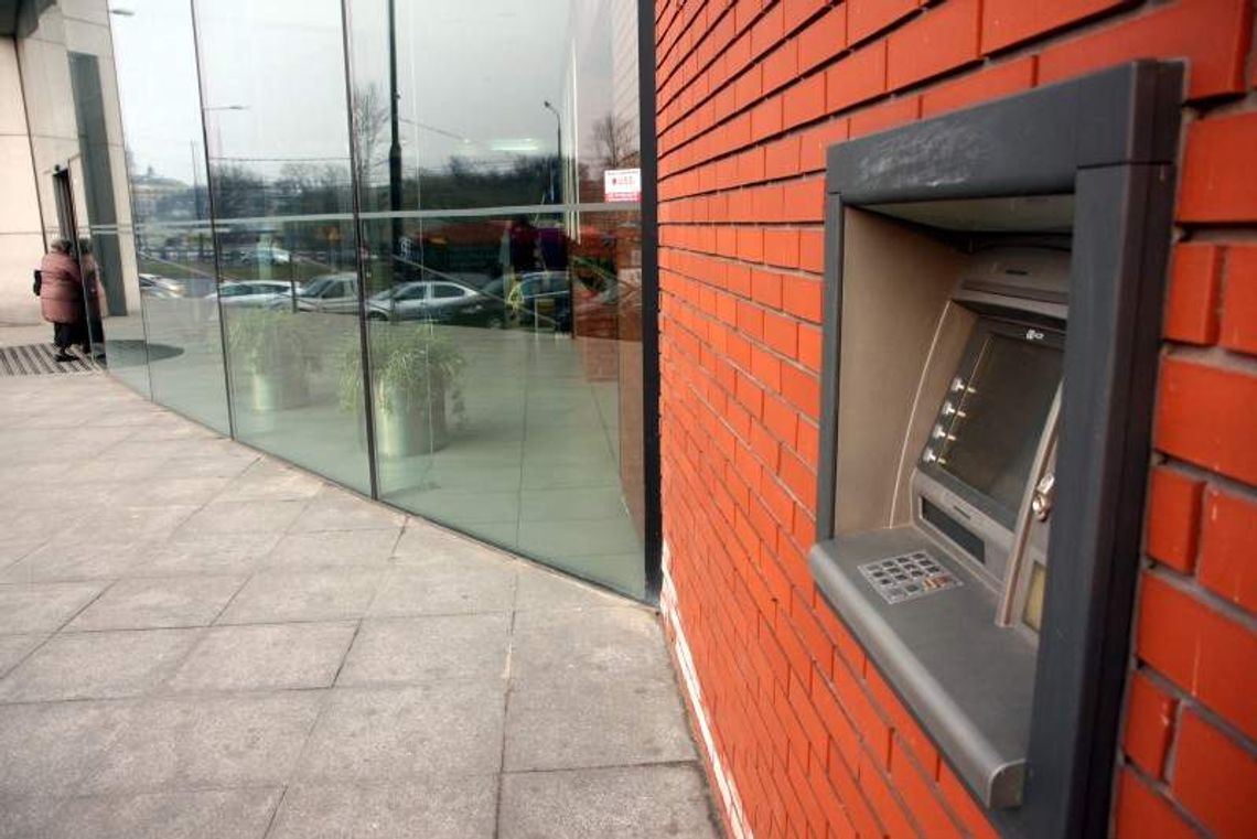 Kradli dane z kart w bankomacie w centrum handlowym Gala w Lublinie