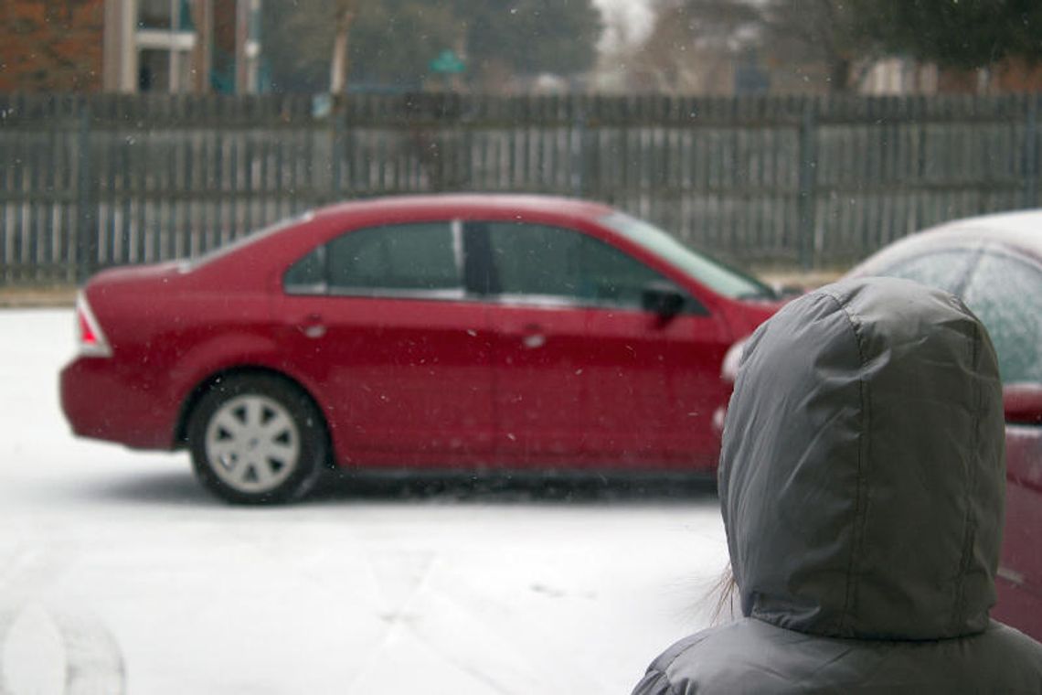 Kradli samochody. Części sprzedawali przez Internet