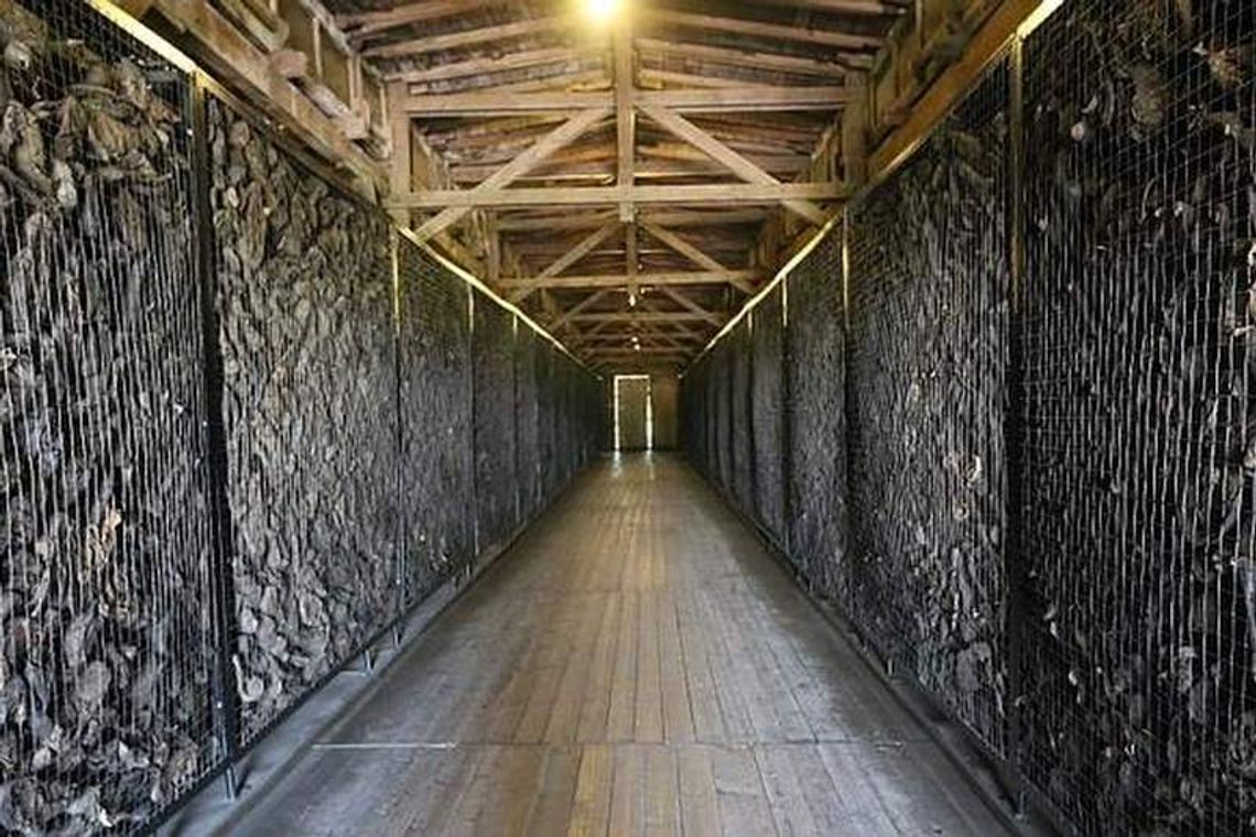 Kradzież butów zmarłych więźniów z muzeum na Majdanku