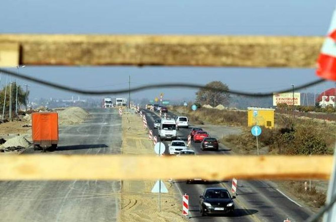Kradzieże na budowie drogi S17, osiem osób zatrzymanych Kradzieże na budowie drogi S17, osiem osób zatrzymanych