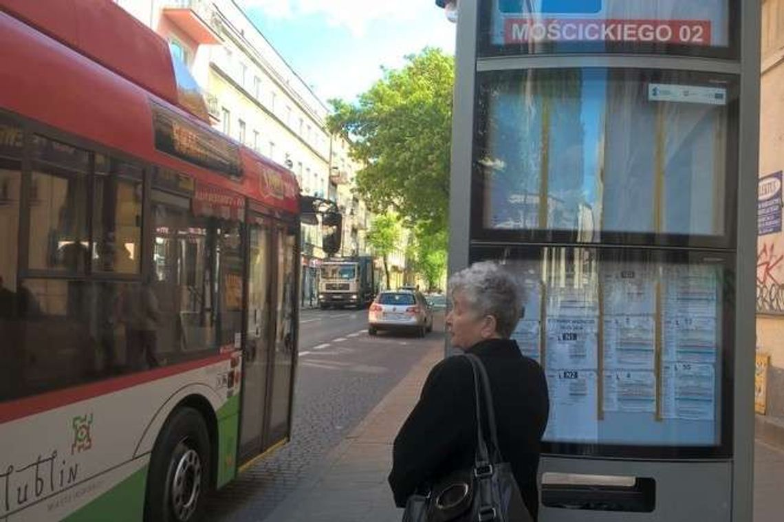 Krakowskie Przedmieście jednak przejezdne. Pasażerowie są wprowadzani w błąd