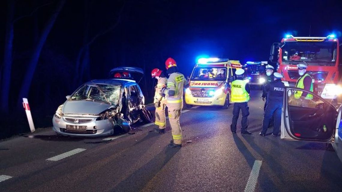 Kraksa na drodze krajowej, a w rowie martwy koziołek 