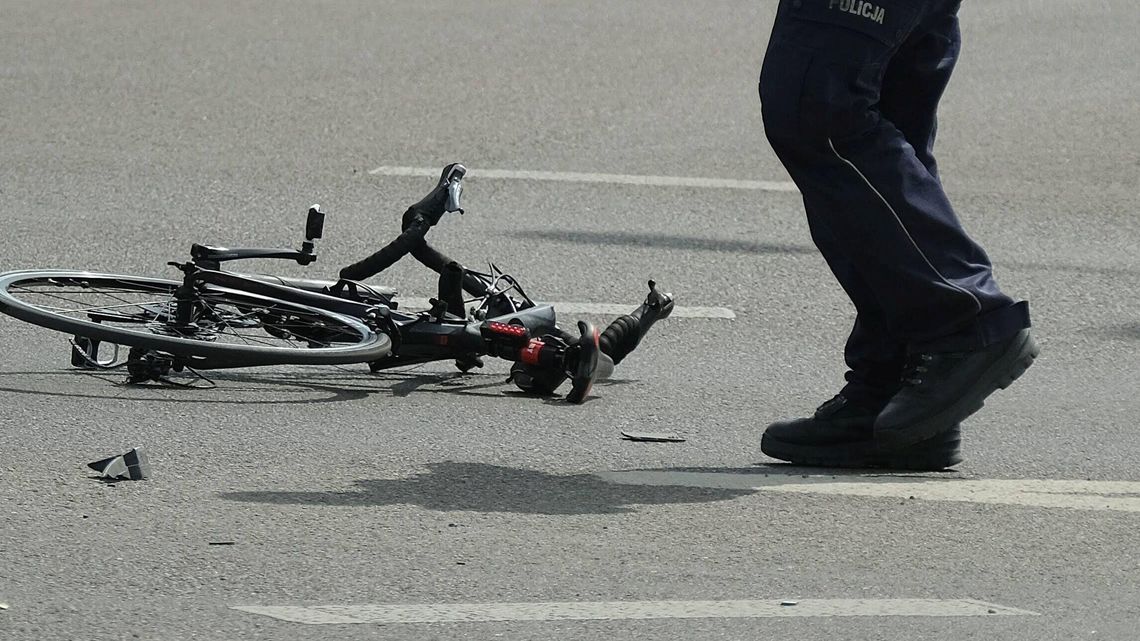 Kraksa na skrzyżowaniu. Rowerzystka wymusiła pierwszeństwo na innej rowerzystce