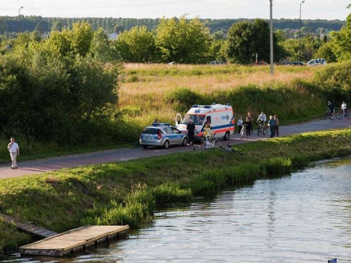 Kraksa z udziałem rowerzystów nad Zalewem Zemborzyckim