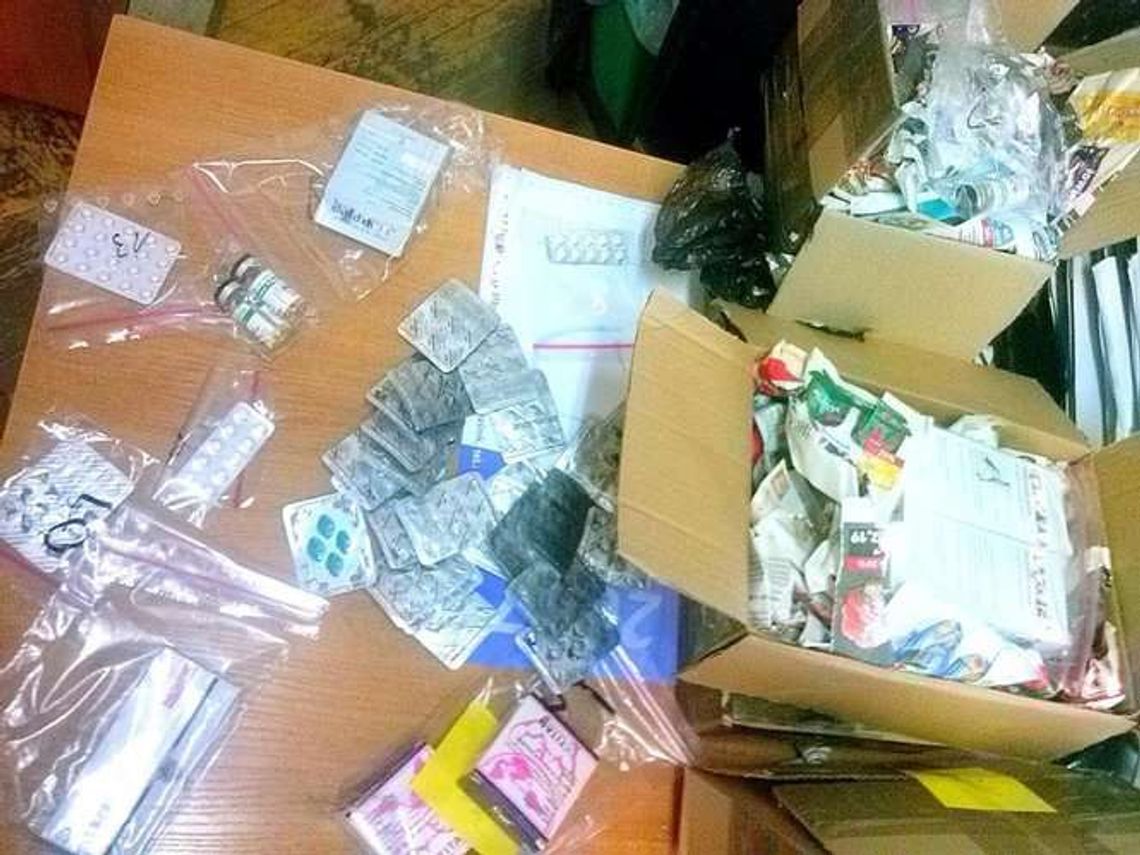 Kraśnik: 28-latek zatrzymany za handel sterydami w internecie Kraśnik: 28-latek zatrzymany za handel sterydami w internecie