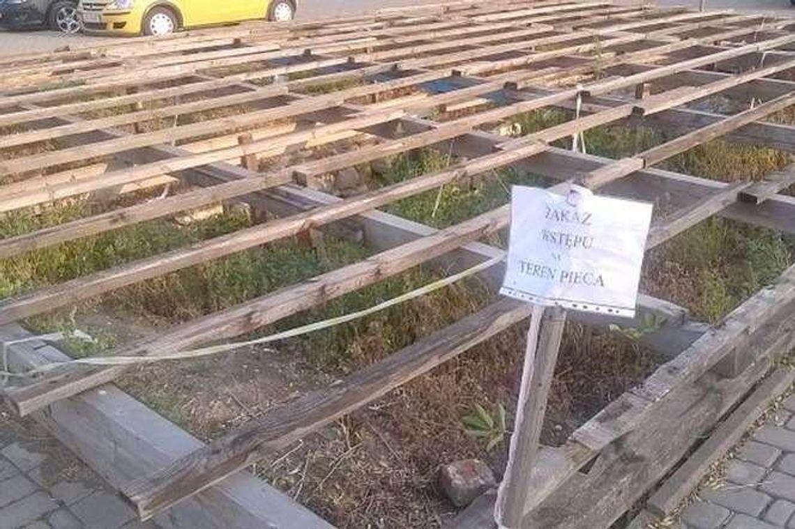 Kraśnik: Blacha zniknęła, dziura została. Czytelnik: "To niebezpieczne!"