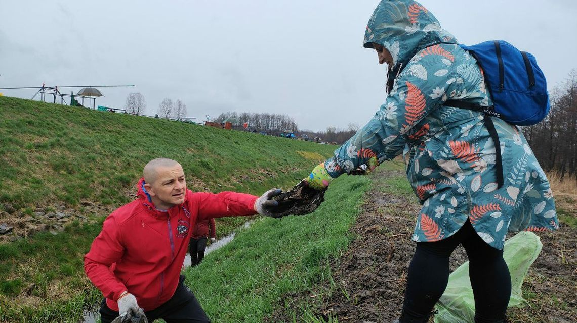 Kraśnik. Ile śmieci można wyciągnąć z rzeki? Zaskoczenie, że tak dużo