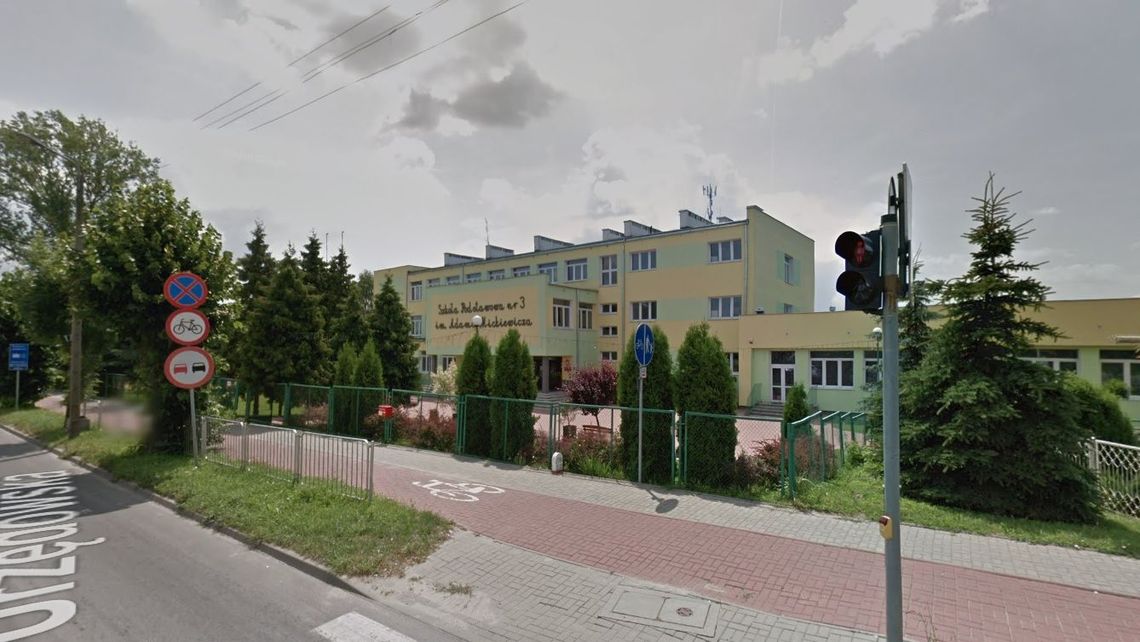 Kraśnik: Jedna ze szkół zawiesza zajęcia do końca tygodnia. Powodem zagrożenie koronawirusem Kraśnik: Jedna ze szkół zawiesza zajęcia do końca tygodnia. Powodem zagrożenie koronawirusem