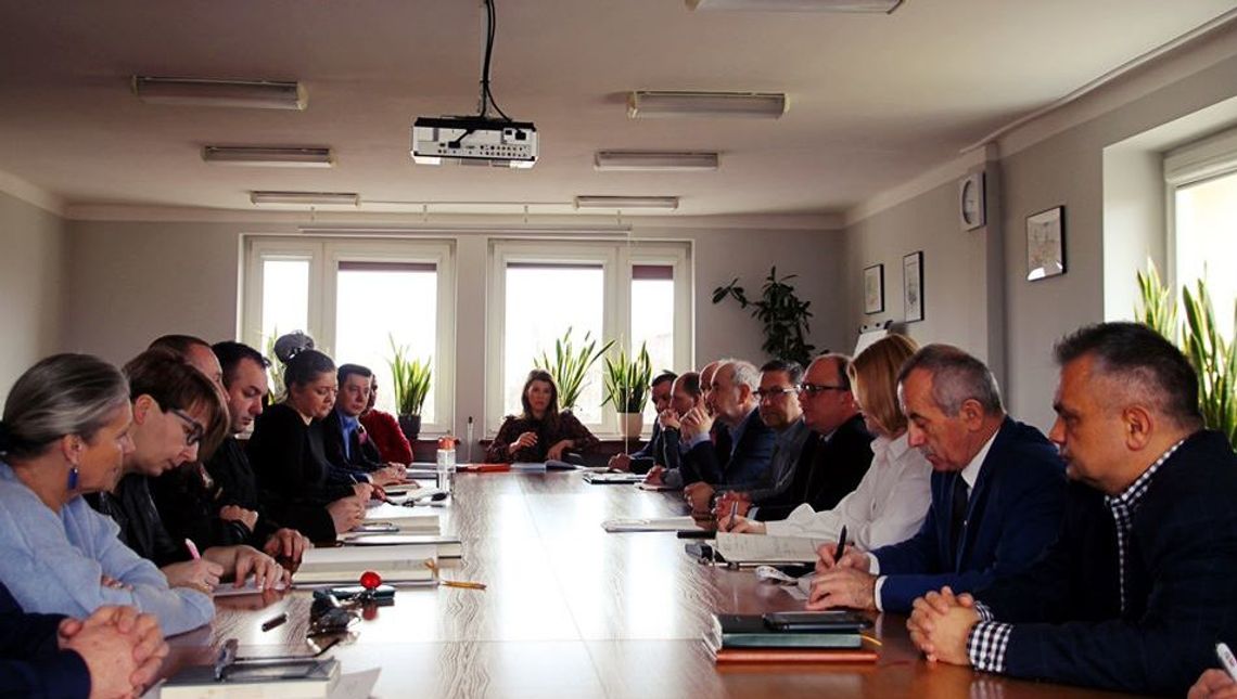 Kraśnik: Kolejne decyzje po posiedzeniu zespołu zarządzania kryzysowego