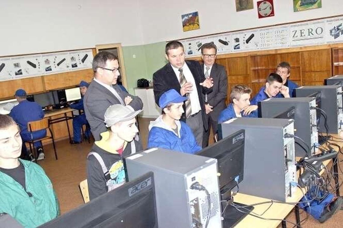 Kraśnik: Płatne staże dla uczniów, studia dla nauczycieli Kraśnik: Płatne staże dla uczniów, studia dla nauczycieli