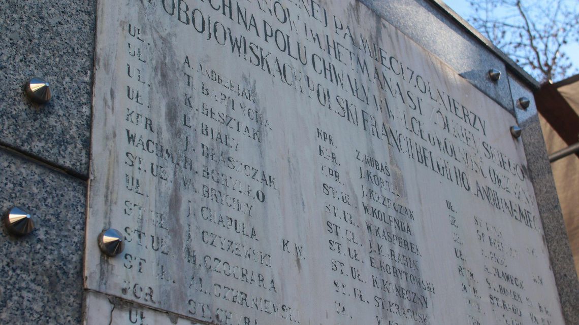 Kraśnik. Pomnik białych ułanów się sypie Kraśnik. Pomnik białych ułanów się sypie