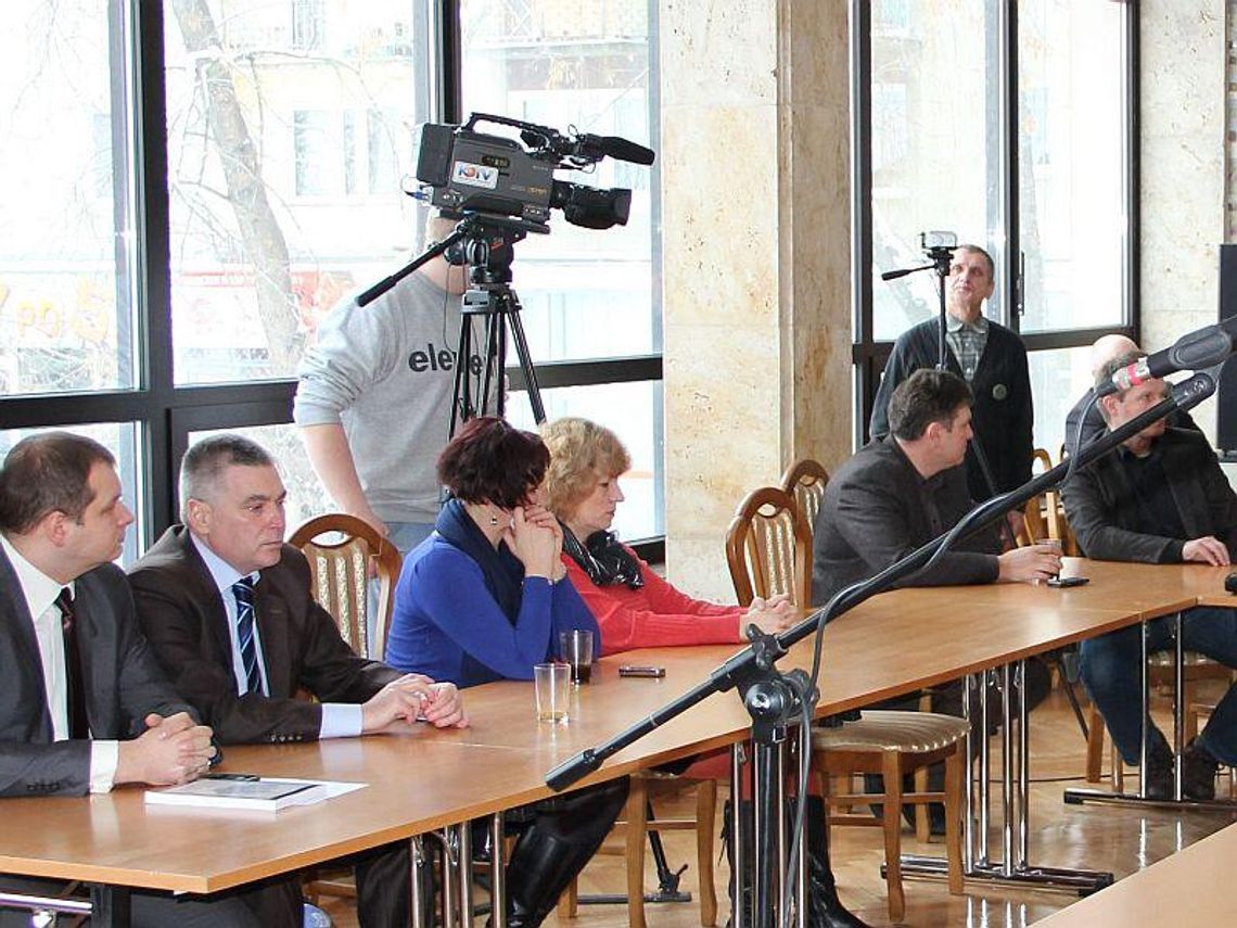 Kraśnik: Przybywa kamer na sesji rady miasta