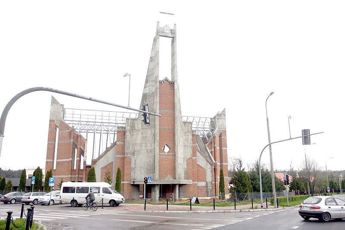 Kraśnik: Radni nie wykreślili dachu kościoła z inwestycji w budżecie Kraśnik: Radni nie wykreślili dachu kościoła z inwestycji w budżecie