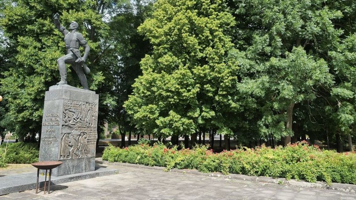 Kraśnik. "Więcej zieleni, mniej betonu". Podpisana umowa na budowę centrum przesiadkowego Kraśnik. "Więcej zieleni, mniej betonu". Podpisana umowa na budowę centrum przesiadkowego