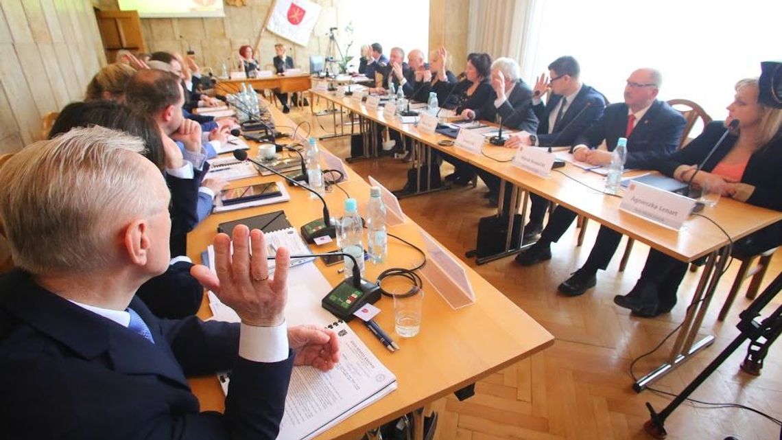 Kraśnik wycofa się z uchwały anty-LGBT? Jeśli tego nie zrobi, może stracić duże pieniądze