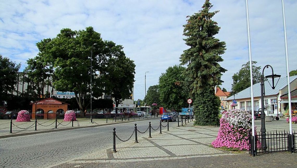 Kraśnik. Zamknięty przejazd przez rynek Kraśnik. Zamknięty przejazd przez rynek