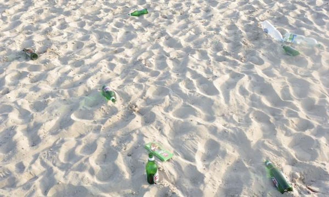 Krasnobród: Plaża nad zalewem pełna...śmieci