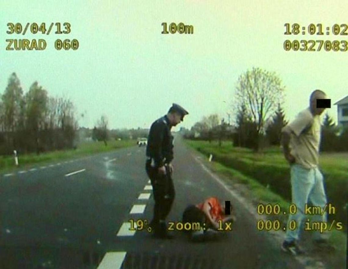 Krasnystaw: Pijani mężczyźni leżeli na drodze (wideo)